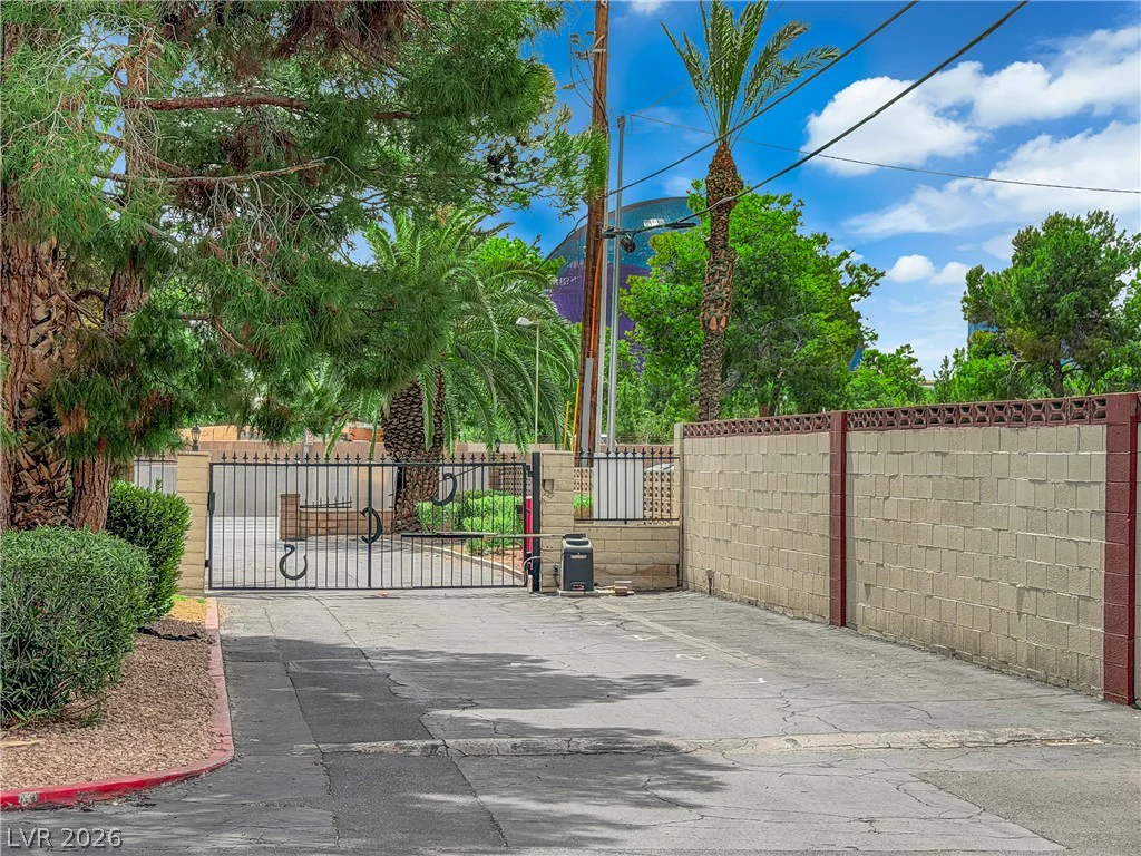 350 Desert Inn, Las Vegas, NV 89109