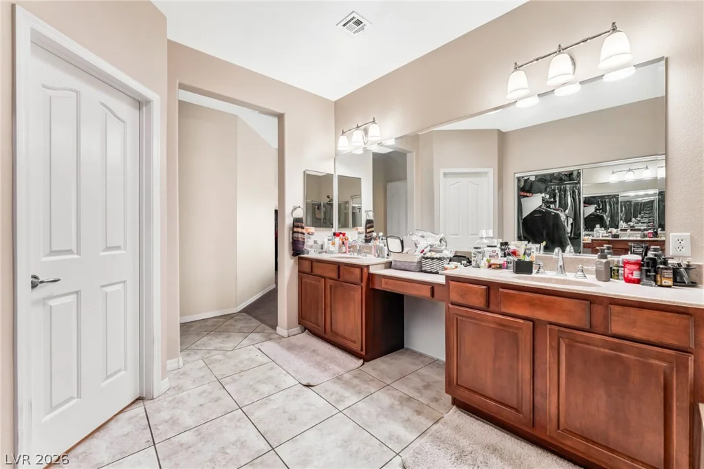 6450 Hughes Springs, Las Vegas, NV 89131