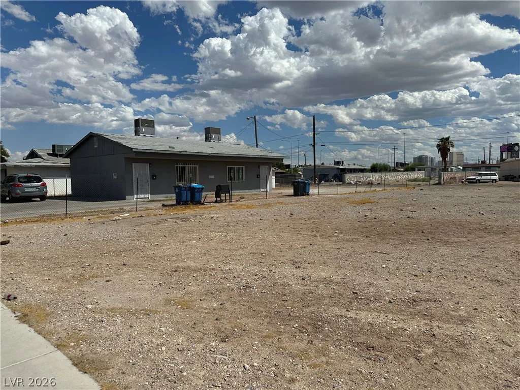 317 Monroe, Las Vegas, NV 89106