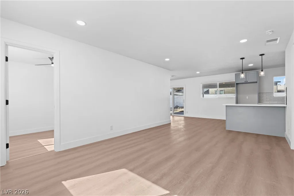 1674 D, Las Vegas, NV 89106