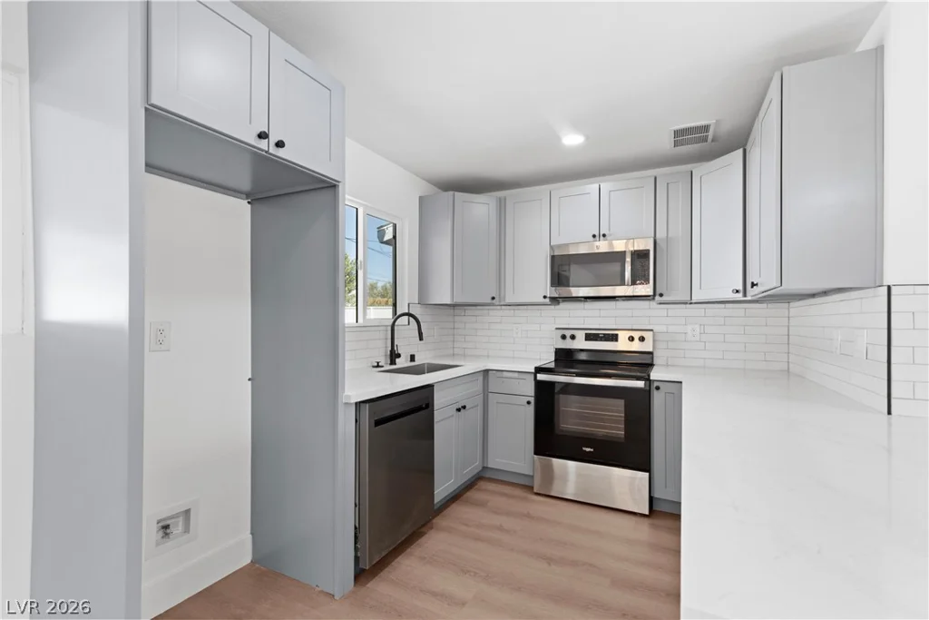 1674 D, Las Vegas, NV 89106