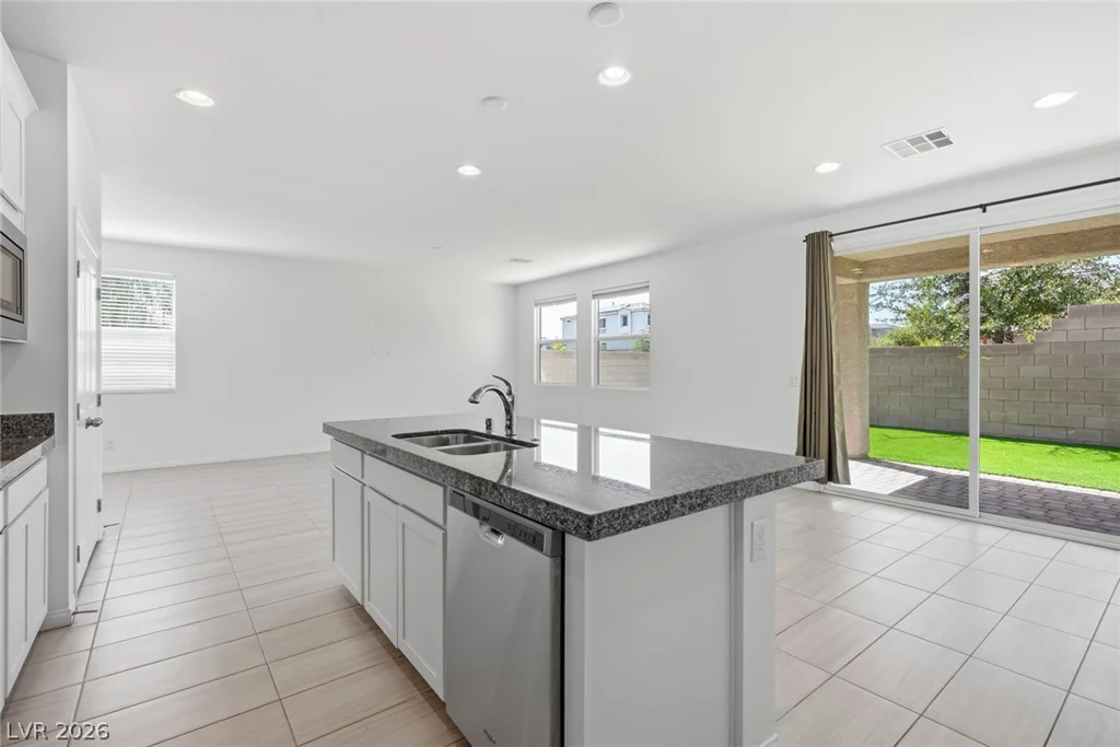 4729 Challenger, North Las Vegas, NV 89031