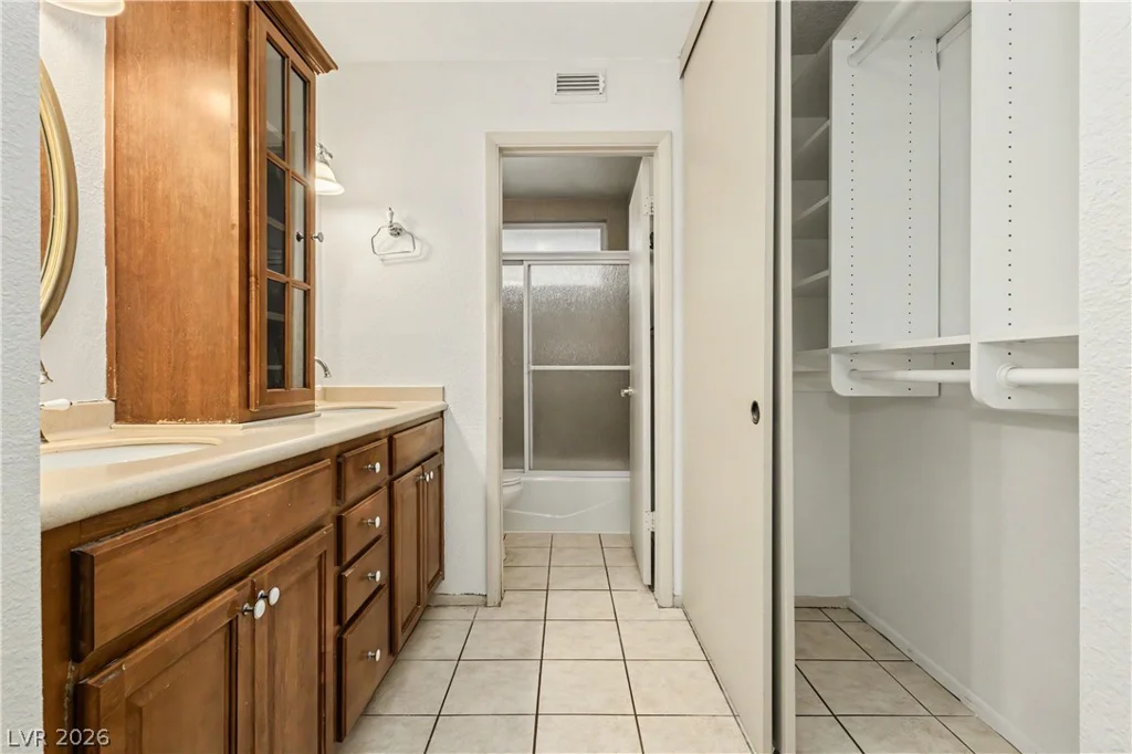 6592 Peachtree, Las Vegas, NV 89103