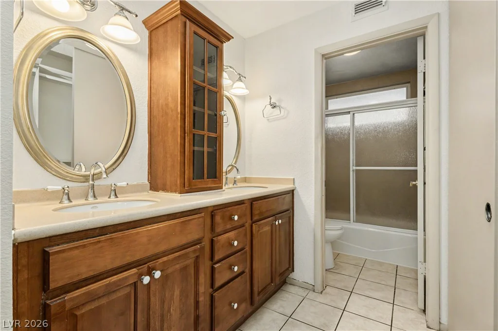 6592 Peachtree, Las Vegas, NV 89103