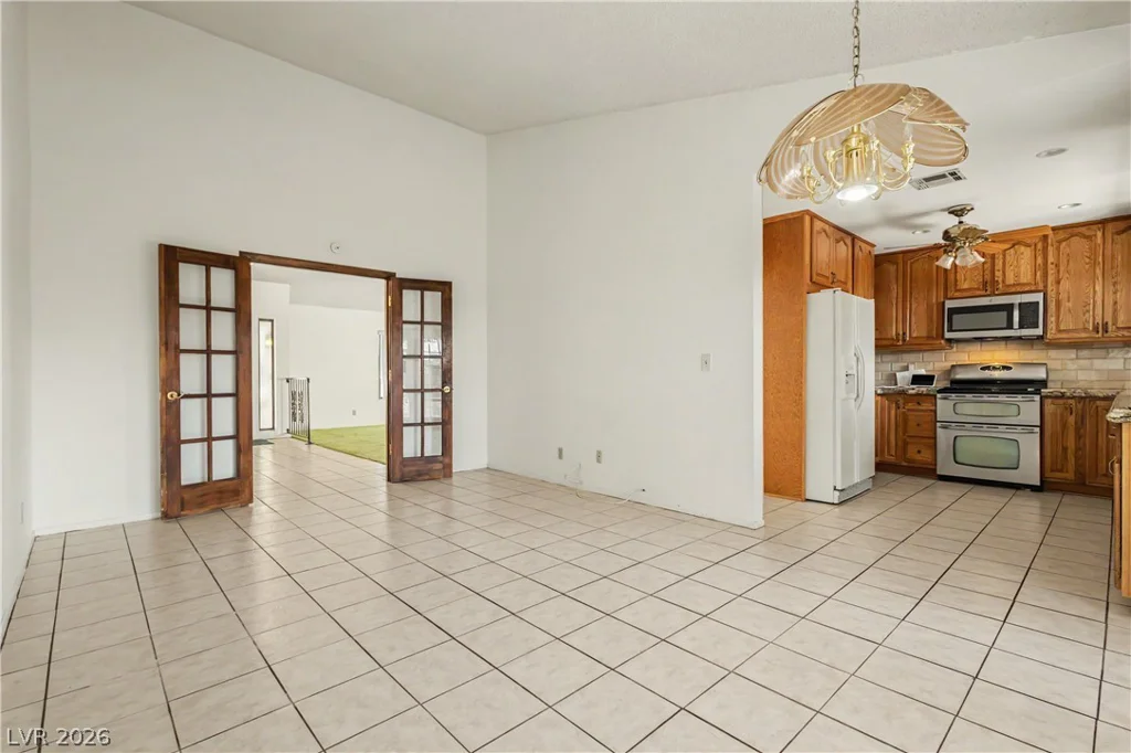 6592 Peachtree, Las Vegas, NV 89103
