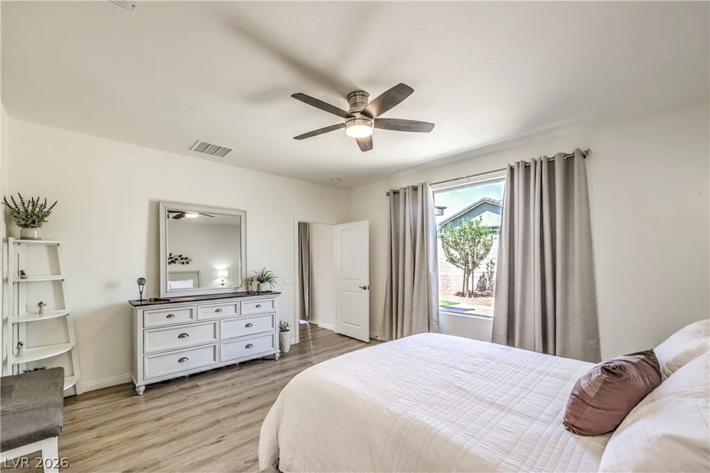 2376 Elmont, North Las Vegas, NV 89086
