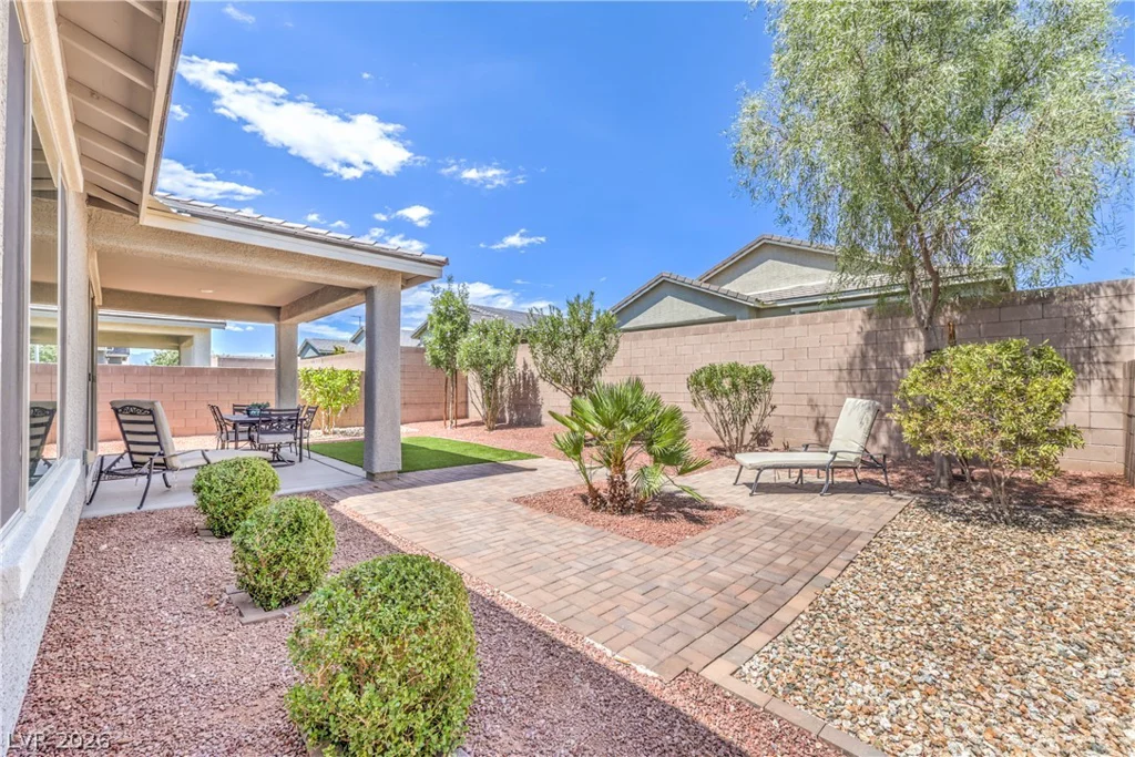 2376 Elmont, North Las Vegas, NV 89086