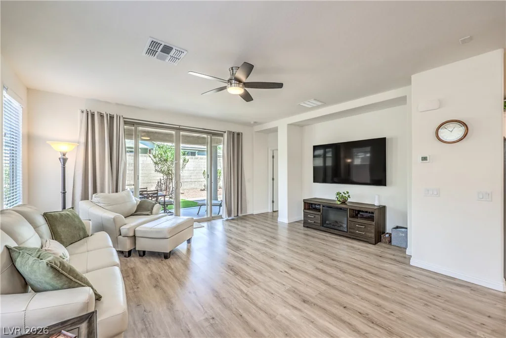 2376 Elmont, North Las Vegas, NV 89086