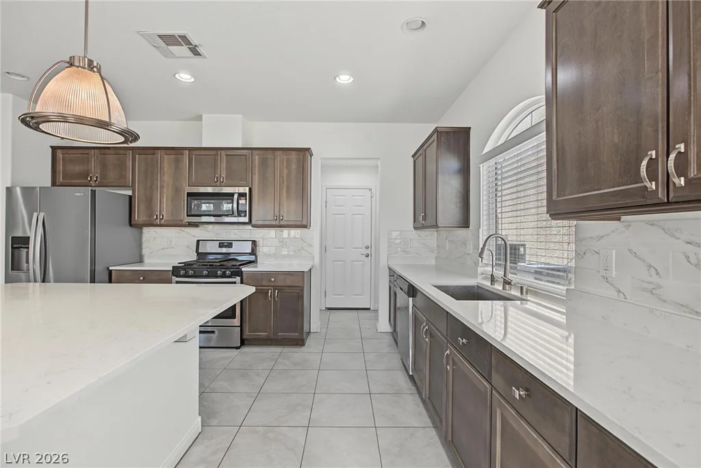 10421 Lorca Major, Las Vegas, NV 89141
