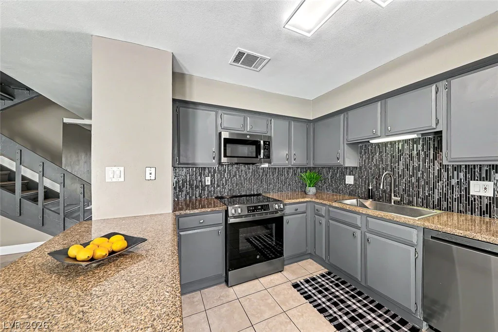 572 Willow Green, Las Vegas, NV 89169
