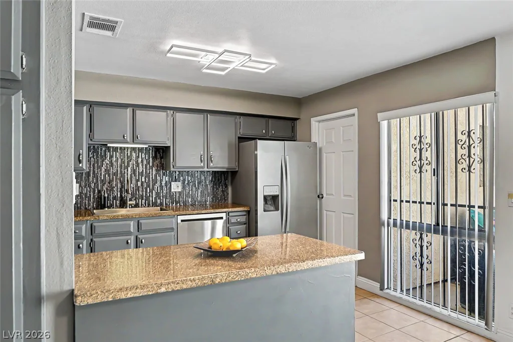 572 Willow Green, Las Vegas, NV 89169