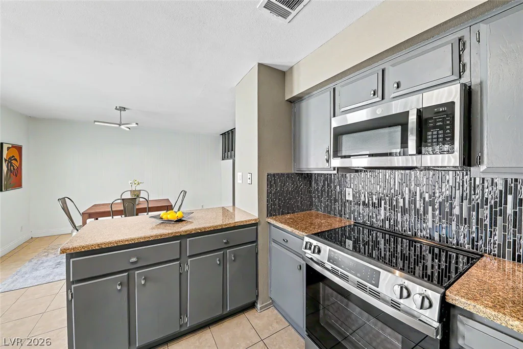 572 Willow Green, Las Vegas, NV 89169