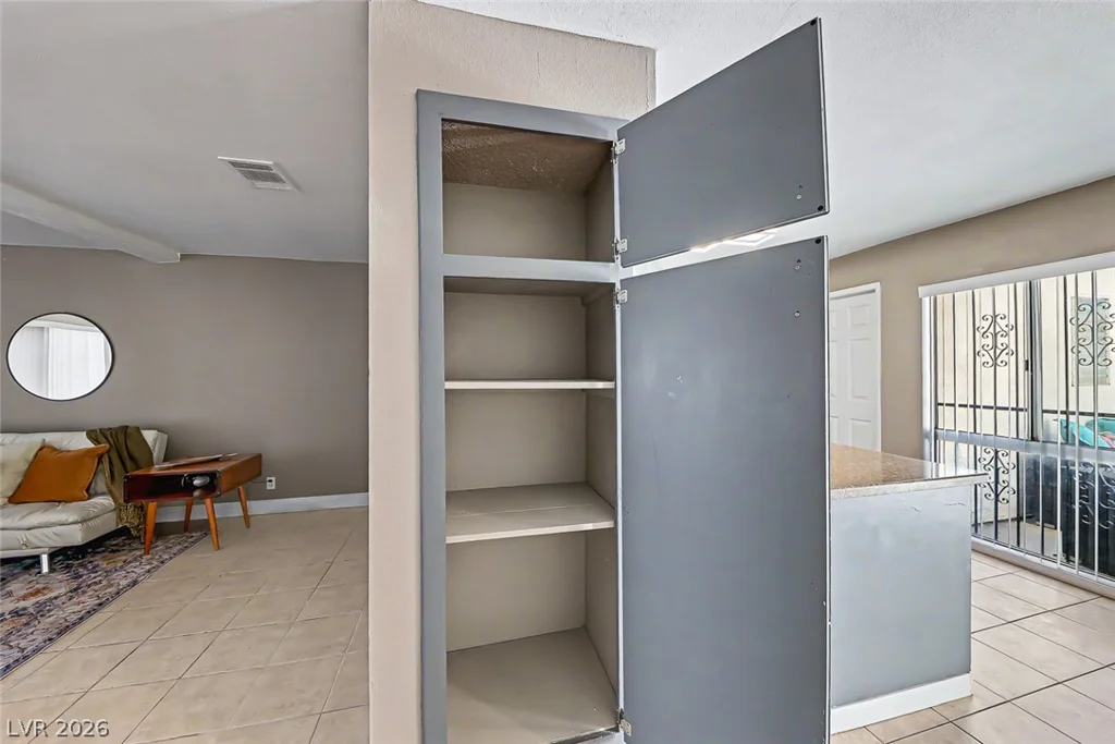 572 Willow Green, Las Vegas, NV 89169