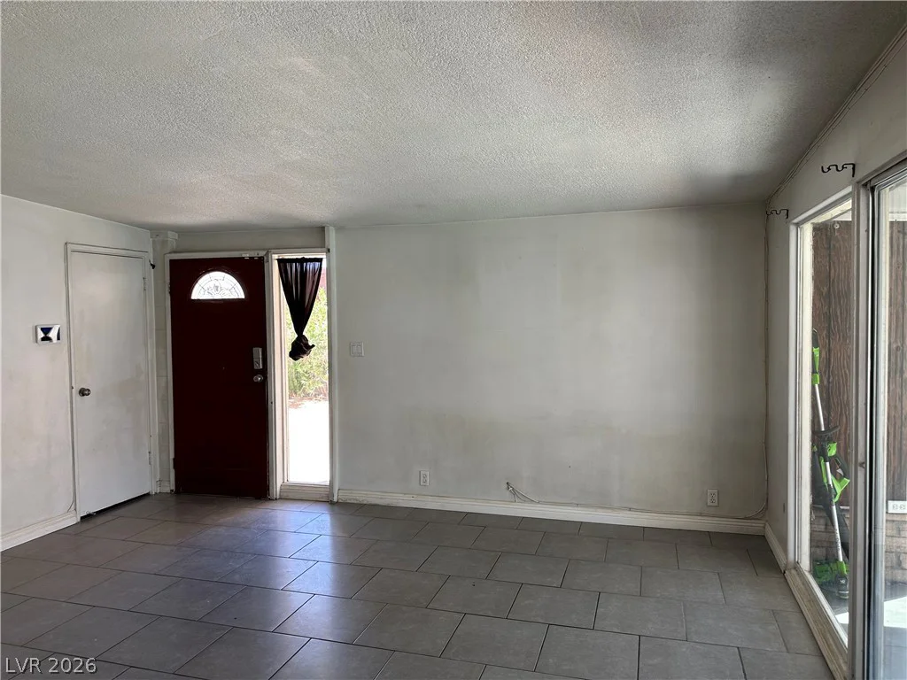 1571 Serenada, Las Vegas, NV 89169
