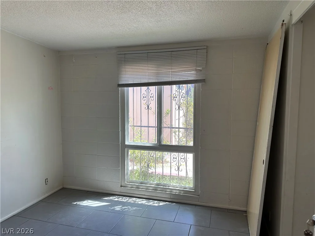 1571 Serenada, Las Vegas, NV 89169