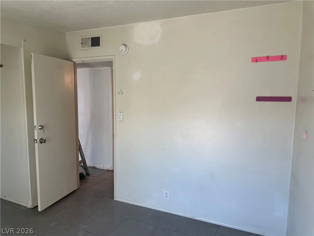 1571 Serenada, Las Vegas, NV 89169