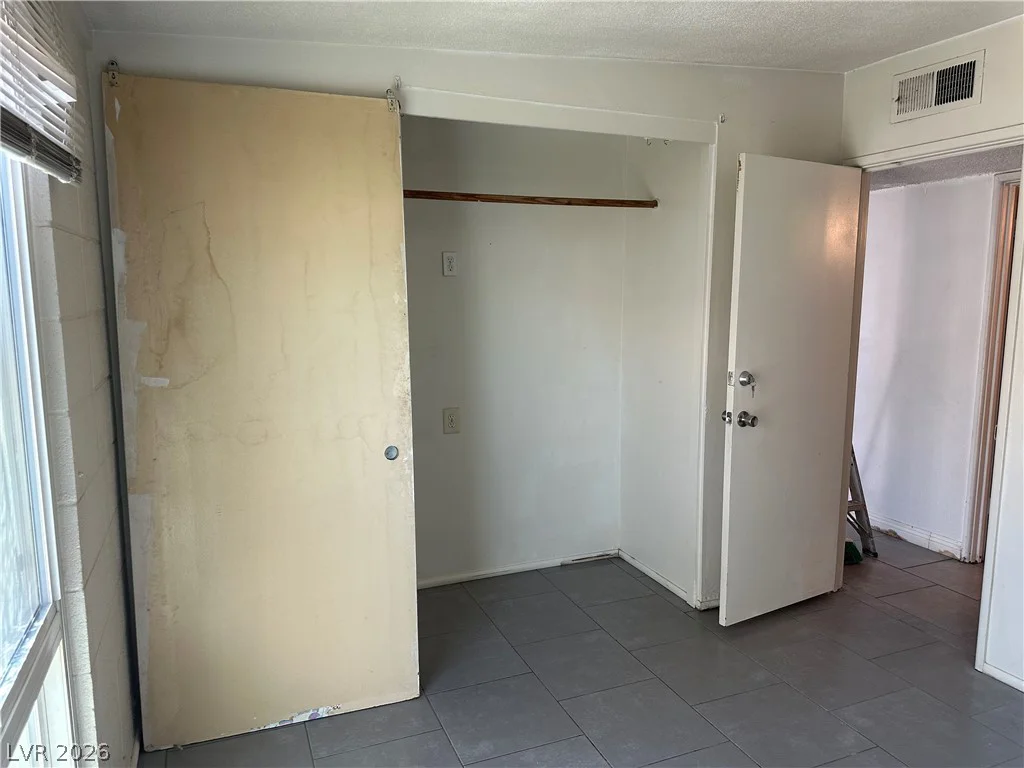 1571 Serenada, Las Vegas, NV 89169