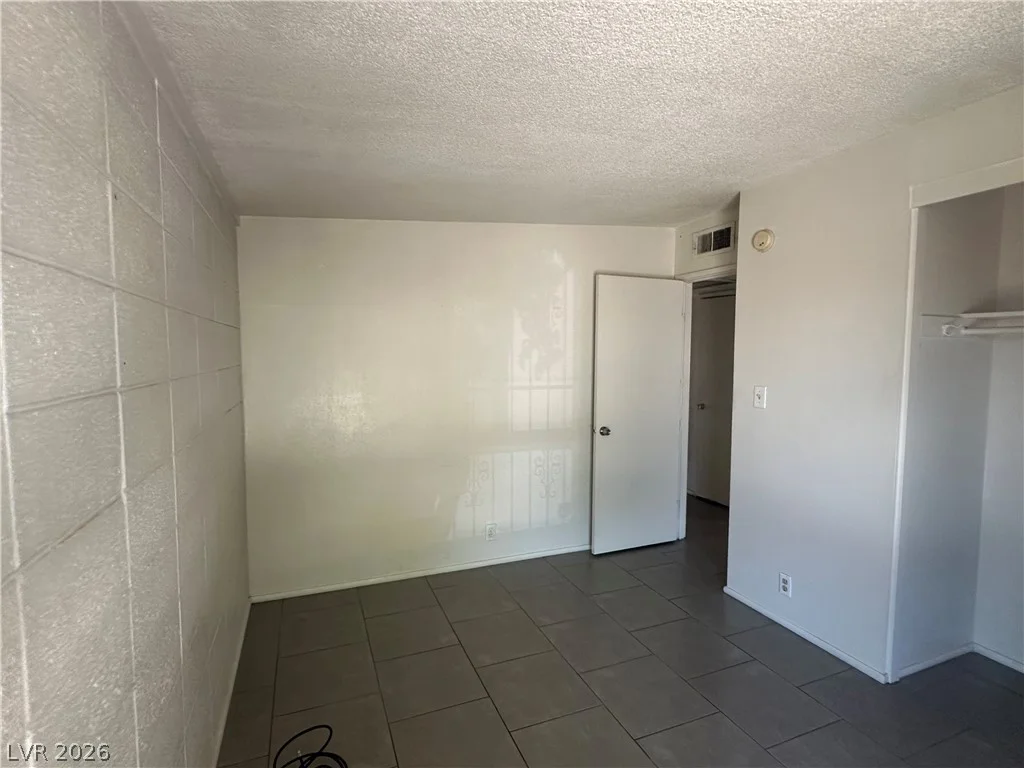1571 Serenada, Las Vegas, NV 89169