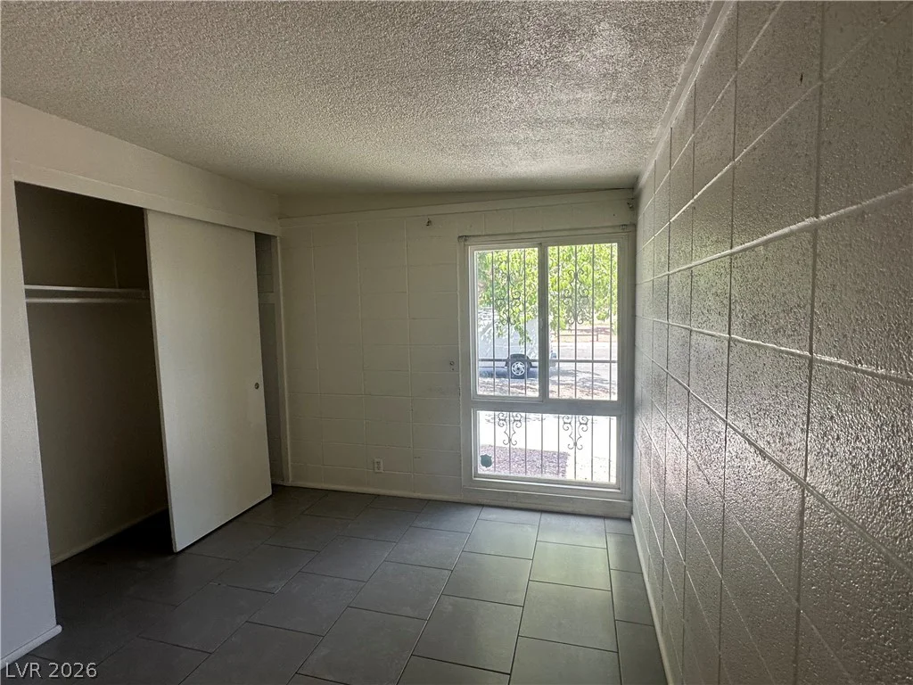 1571 Serenada, Las Vegas, NV 89169