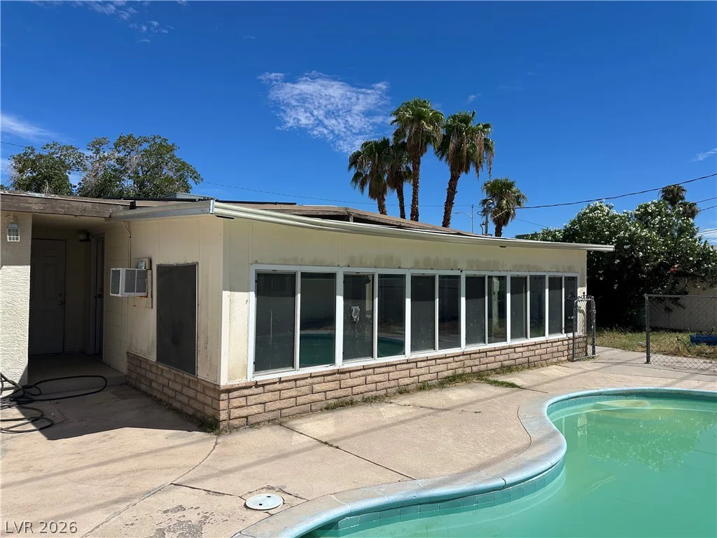 1571 Serenada, Las Vegas, NV 89169