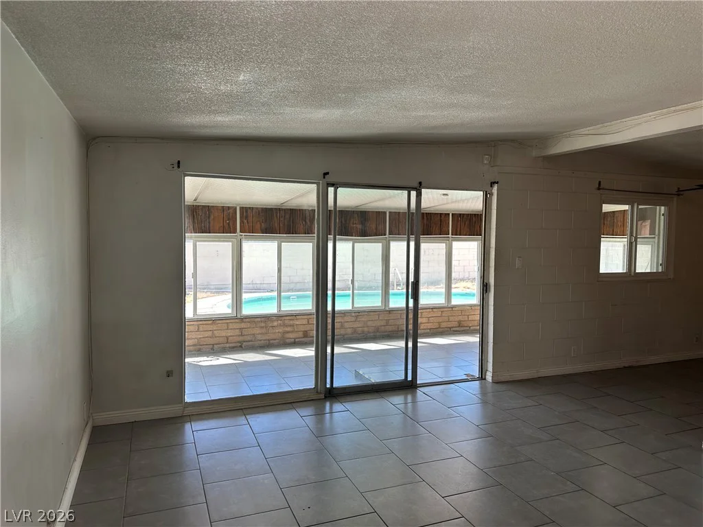 1571 Serenada, Las Vegas, NV 89169