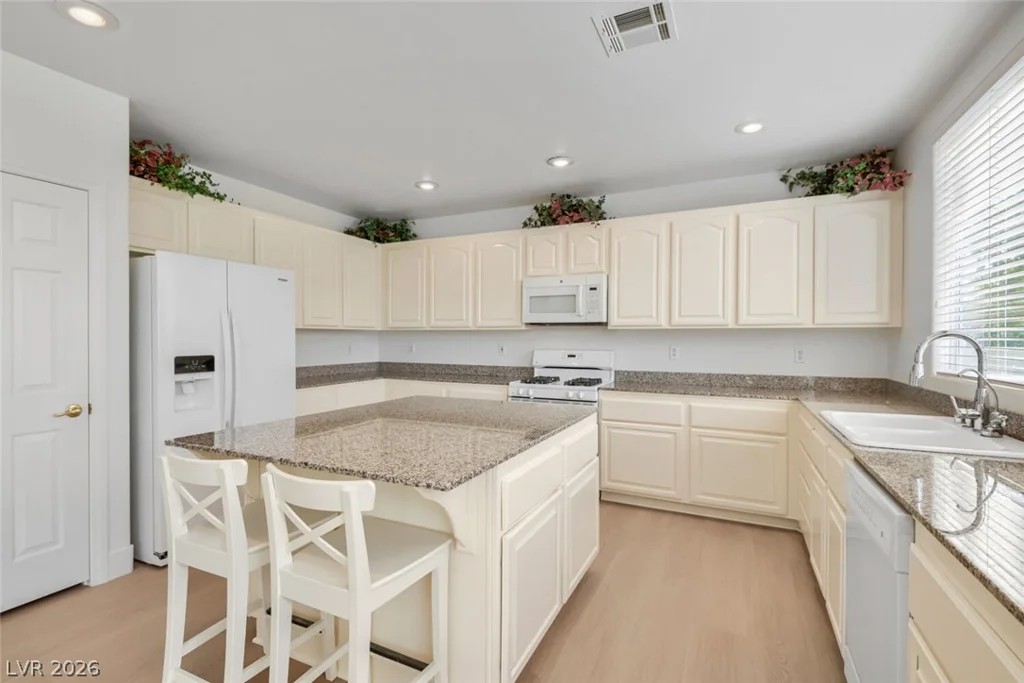 356 Lakewood Garden, Las Vegas, NV 89148