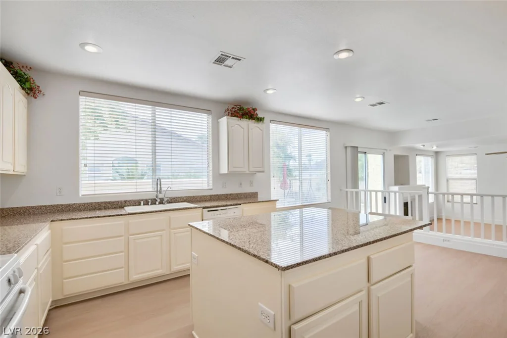 356 Lakewood Garden, Las Vegas, NV 89148