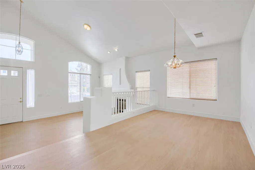 356 Lakewood Garden, Las Vegas, NV 89148