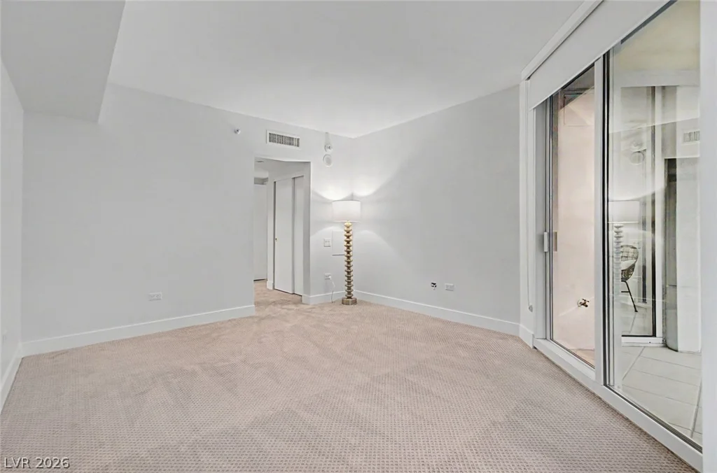 2877 Paradise, Las Vegas, NV 89109