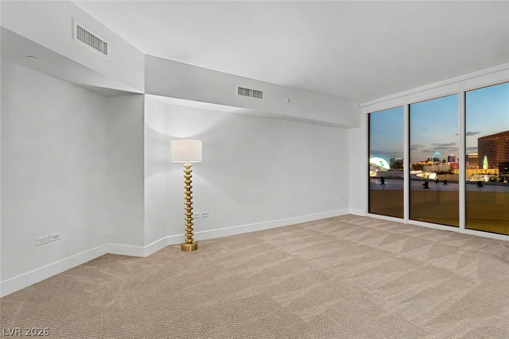2877 Paradise, Las Vegas, NV 89109