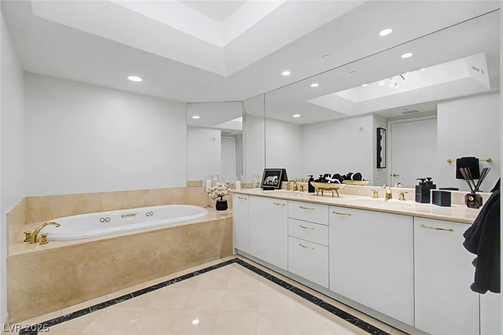 2877 Paradise, Las Vegas, NV 89109