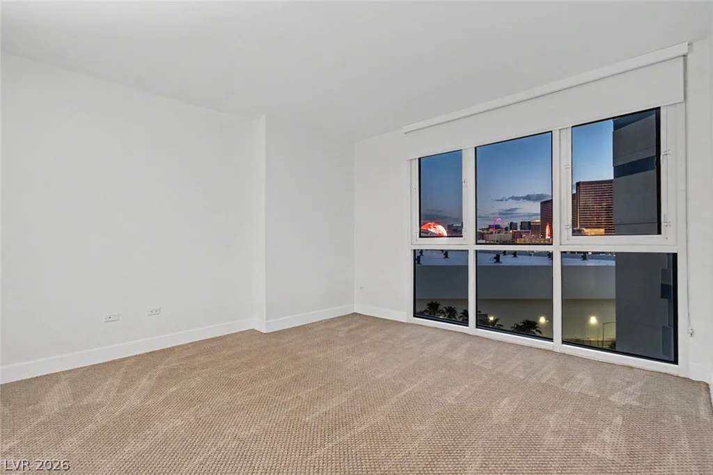 2877 Paradise, Las Vegas, NV 89109
