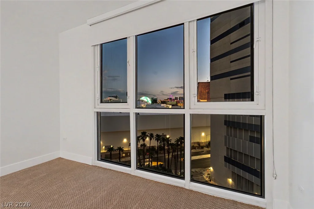 2877 Paradise, Las Vegas, NV 89109