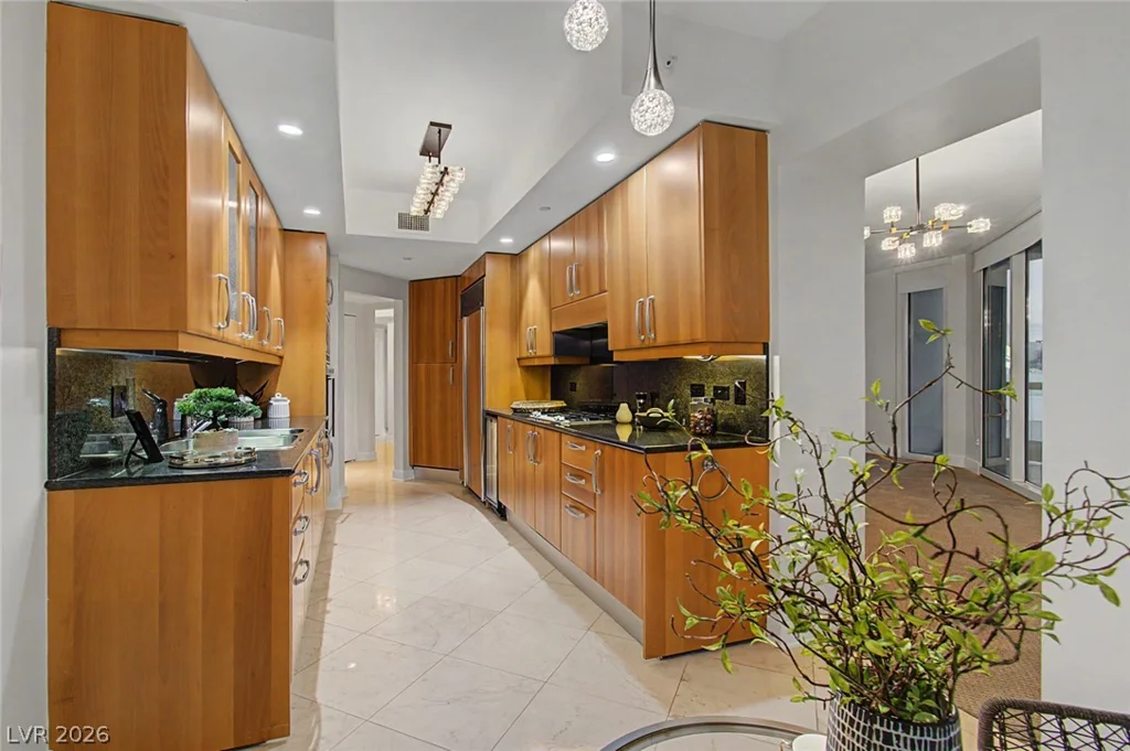 2877 Paradise, Las Vegas, NV 89109
