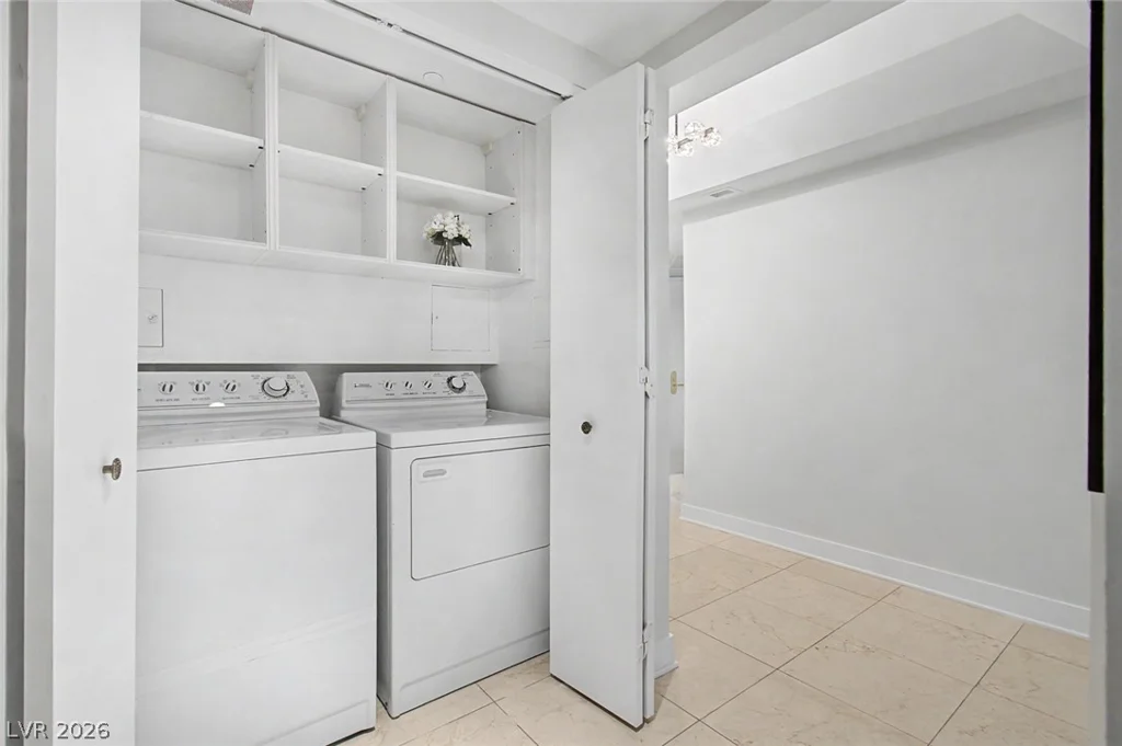 2877 Paradise, Las Vegas, NV 89109