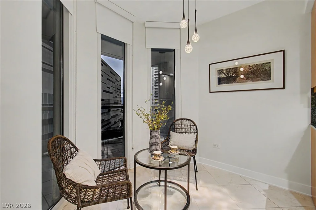 2877 Paradise, Las Vegas, NV 89109