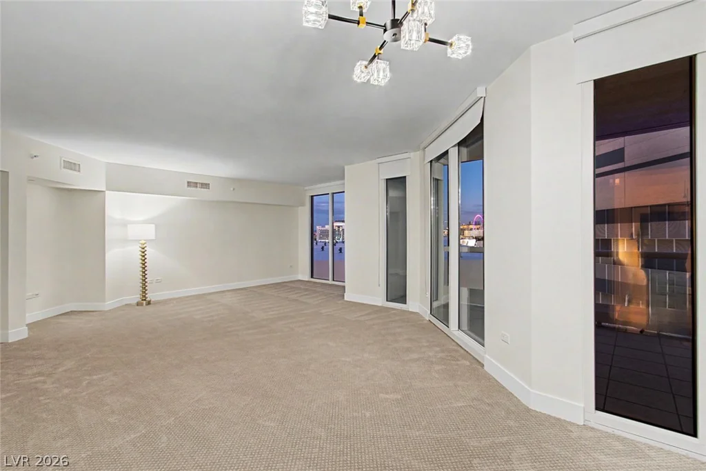 2877 Paradise, Las Vegas, NV 89109