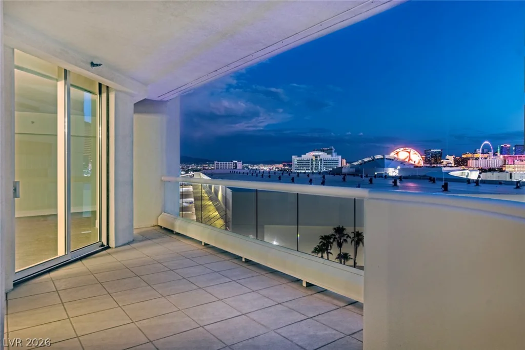 2877 Paradise, Las Vegas, NV 89109