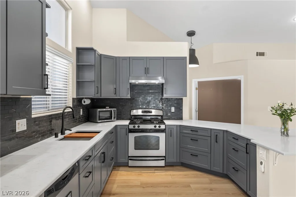 7233 Hawk Haven, Las Vegas, NV 89131