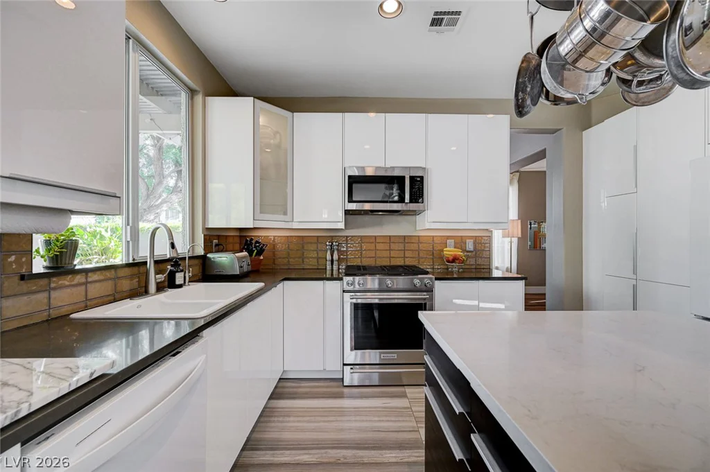 3028 Carbondale, Las Vegas, NV 89135