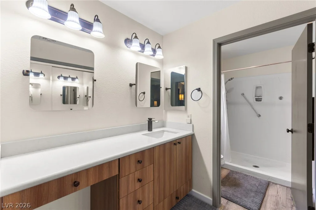9901 Woodhouse, Las Vegas, NV 89134