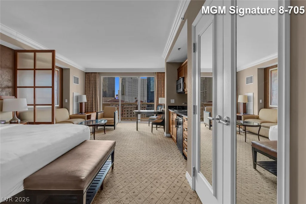 135 Harmon, Las Vegas, NV 89109