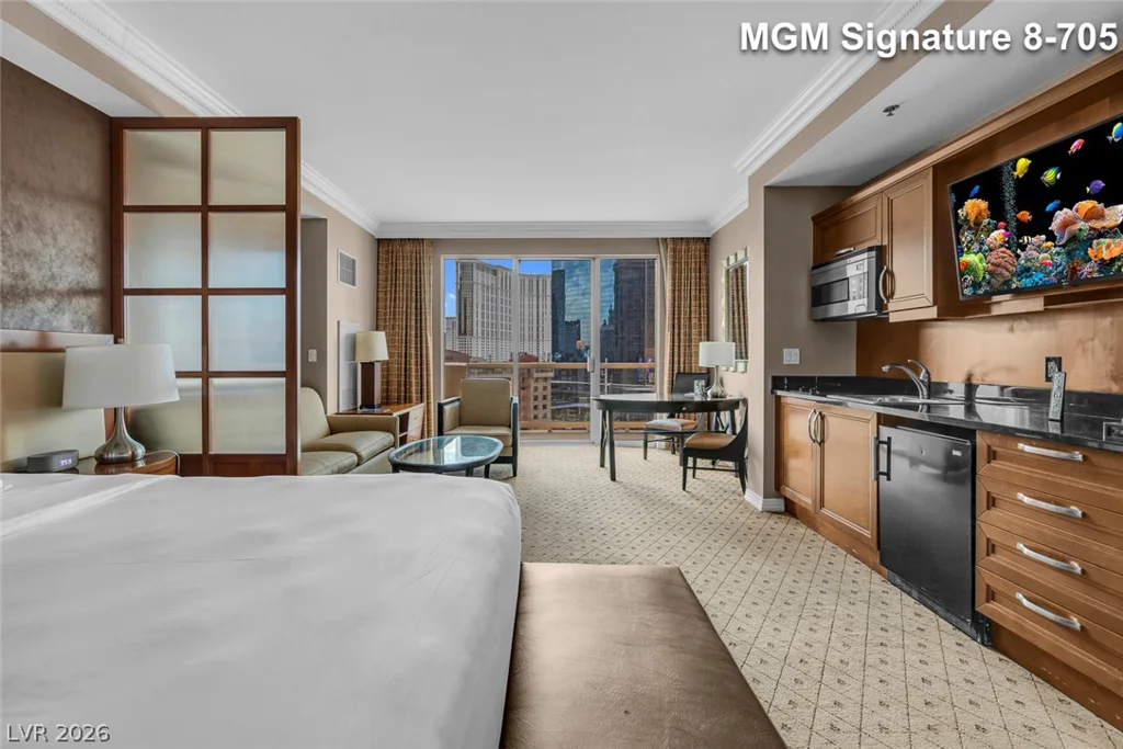 135 Harmon, Las Vegas, NV 89109