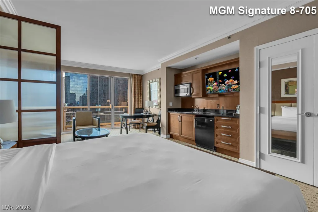 135 Harmon, Las Vegas, NV 89109