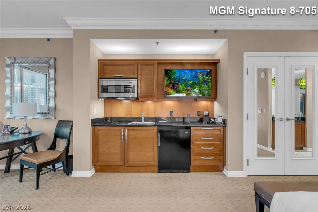 135 Harmon, Las Vegas, NV 89109