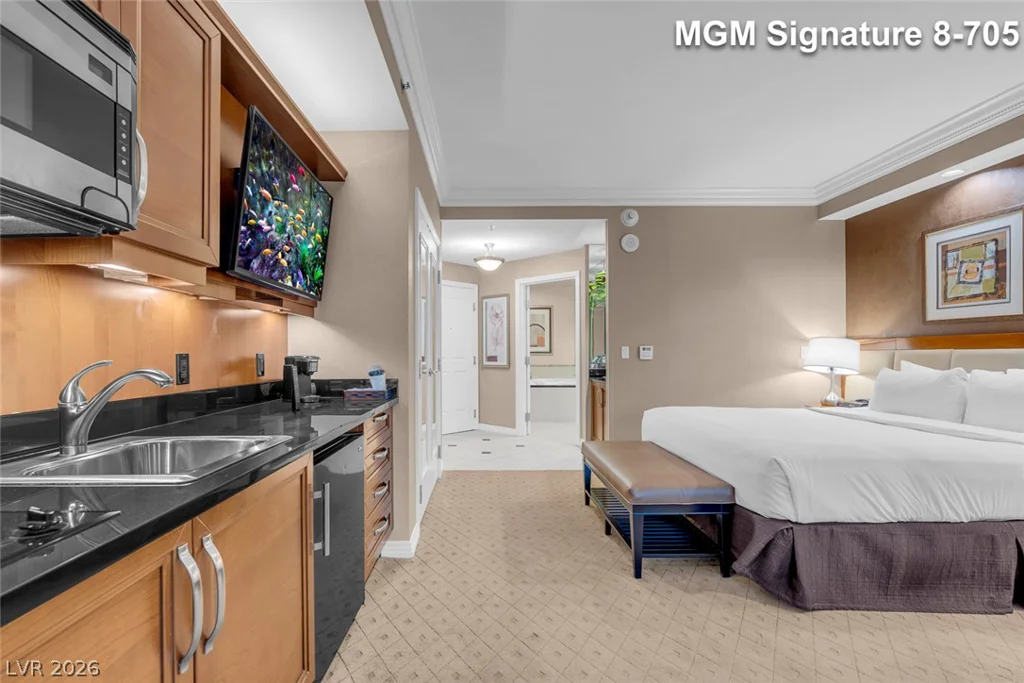 135 Harmon, Las Vegas, NV 89109