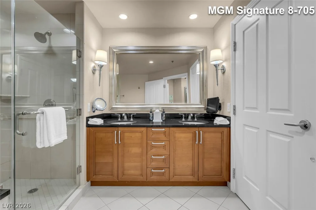 135 Harmon, Las Vegas, NV 89109