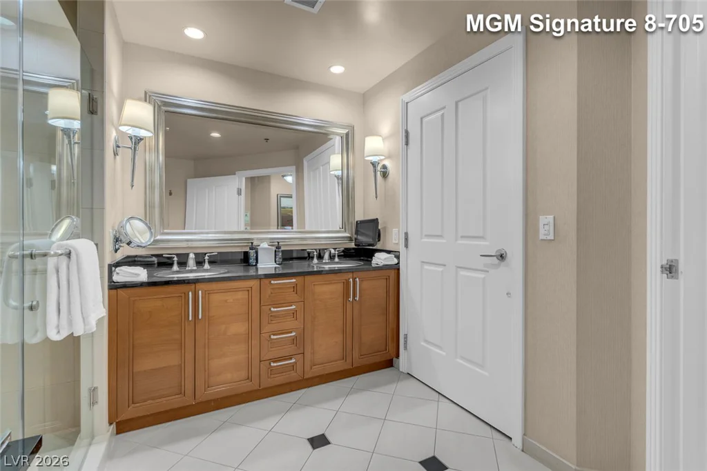 135 Harmon, Las Vegas, NV 89109