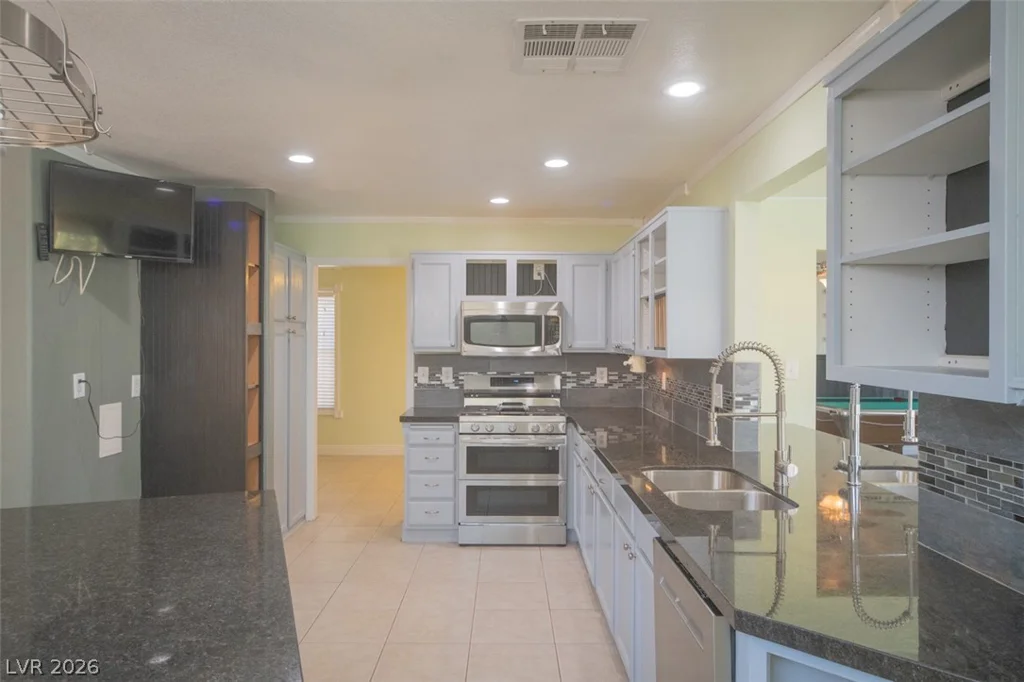 121 Heather, Henderson, NV 89002