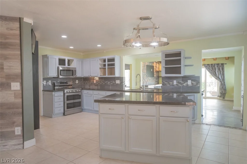 121 Heather, Henderson, NV 89002